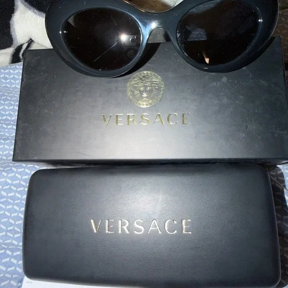 Versace Black Sunglasses. Brand new in the case with the box. - Picture 2 of 9
